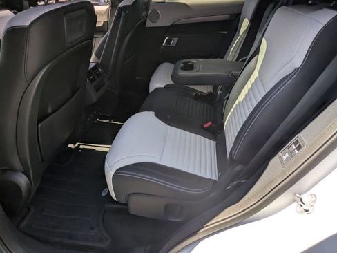 Used 2022 Land Rover Discovery S R-Dynamic image 21