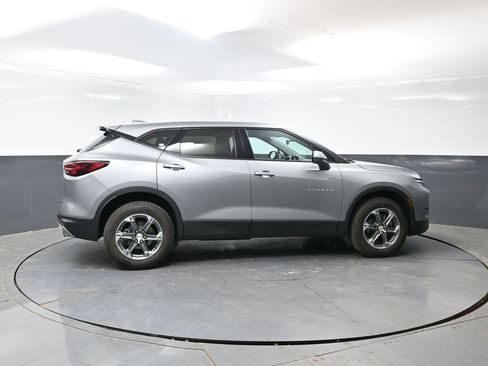 Used 2023 Chevrolet Blazer LT AWD/4WD image 3