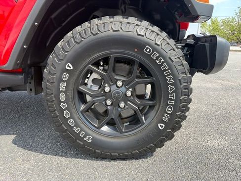 Used 2024 Jeep Gladiator Sport image 8