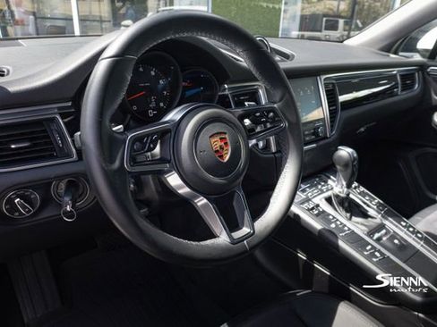 Used 2018 Porsche Macan image 27