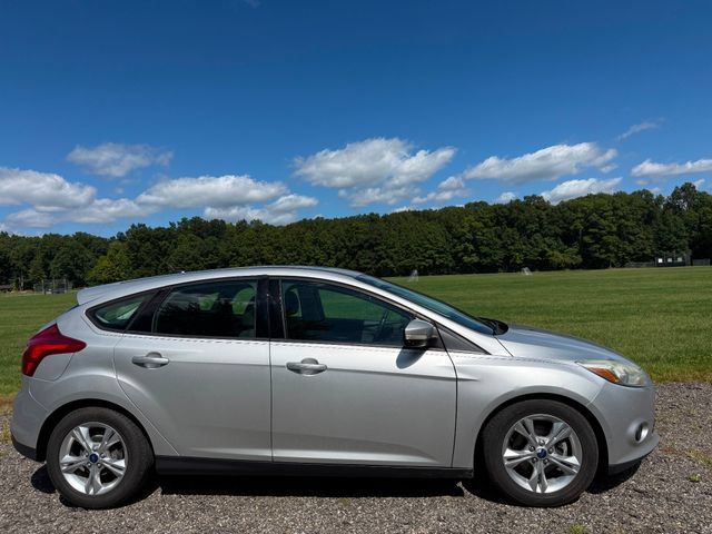 Used 2014 Ford Focus SE w/ SE Winter Package FWD image 5