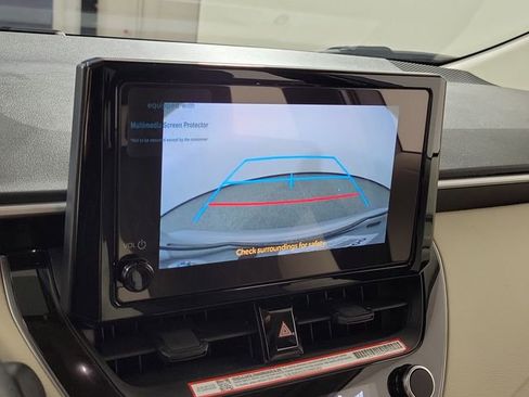 Used 2025 Toyota Corolla LE FWD image 29