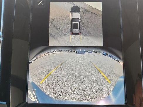 Certified 2025 Volvo XC40 B5 Plus AWD/4WD image 23