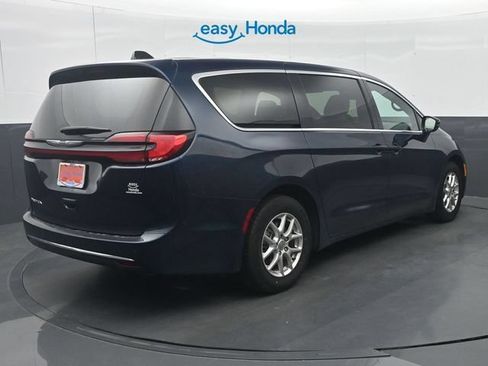 Used 2025 Chrysler Pacifica Select FWD image 7