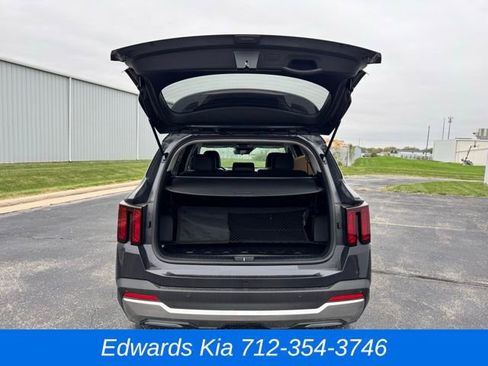 New 2025 Kia Sorento S image 11