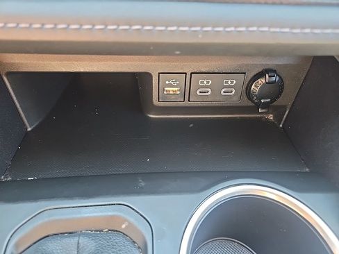 Used 2023 Toyota Highlander XLE image 22