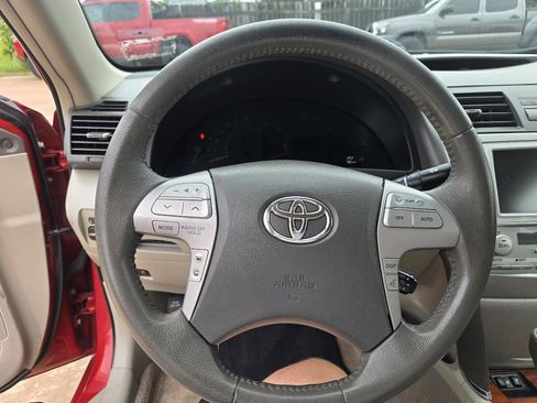 Used 2011 Toyota Camry XLE w/ SE/XLE Extra-Value Pkg FWD image 19