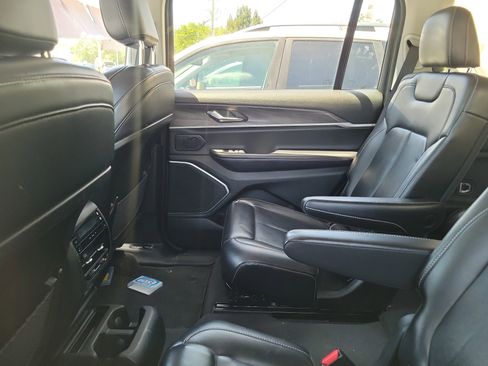 Used 2021 Jeep Grand Cherokee L Limited AWD/4WD image 8