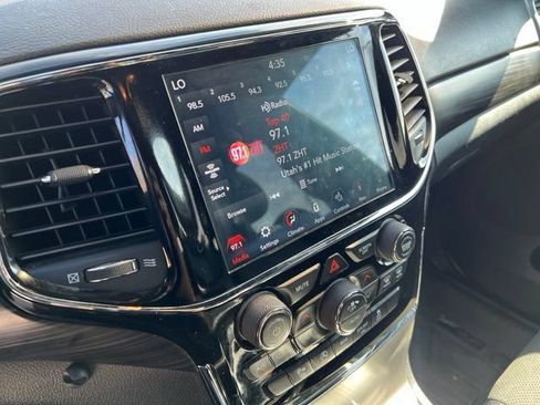 Used 2019 Jeep Grand Cherokee Altitude AWD/4WD image 21