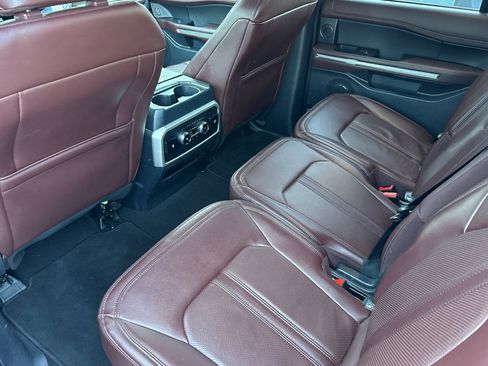 Used 2024 Ford Expedition Limited image 13