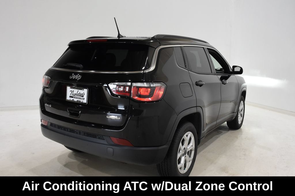 Used 2025 Jeep Compass Latitude w/ Sun & Sound Group AWD/4WD image 5