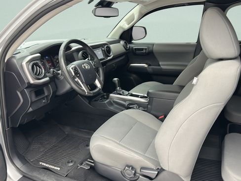 Used 2018 Toyota Tacoma SR5 AWD/4WD image 14