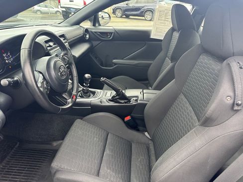 Used 2022 Toyota GR86 Base w/ ALL Weather Mat Package (TMS) image 12