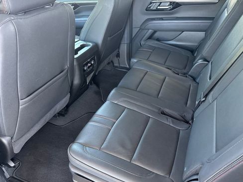 Used 2025 Chevrolet Suburban RST RWD image 6
