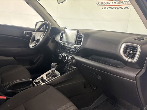 Used 2025 Hyundai Venue SEL FWD image 23