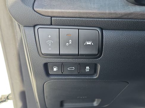 Used 2020 Kia Cadenza Limited image 25