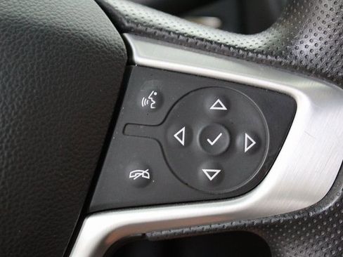 Used 2023 GMC Acadia SLE image 12