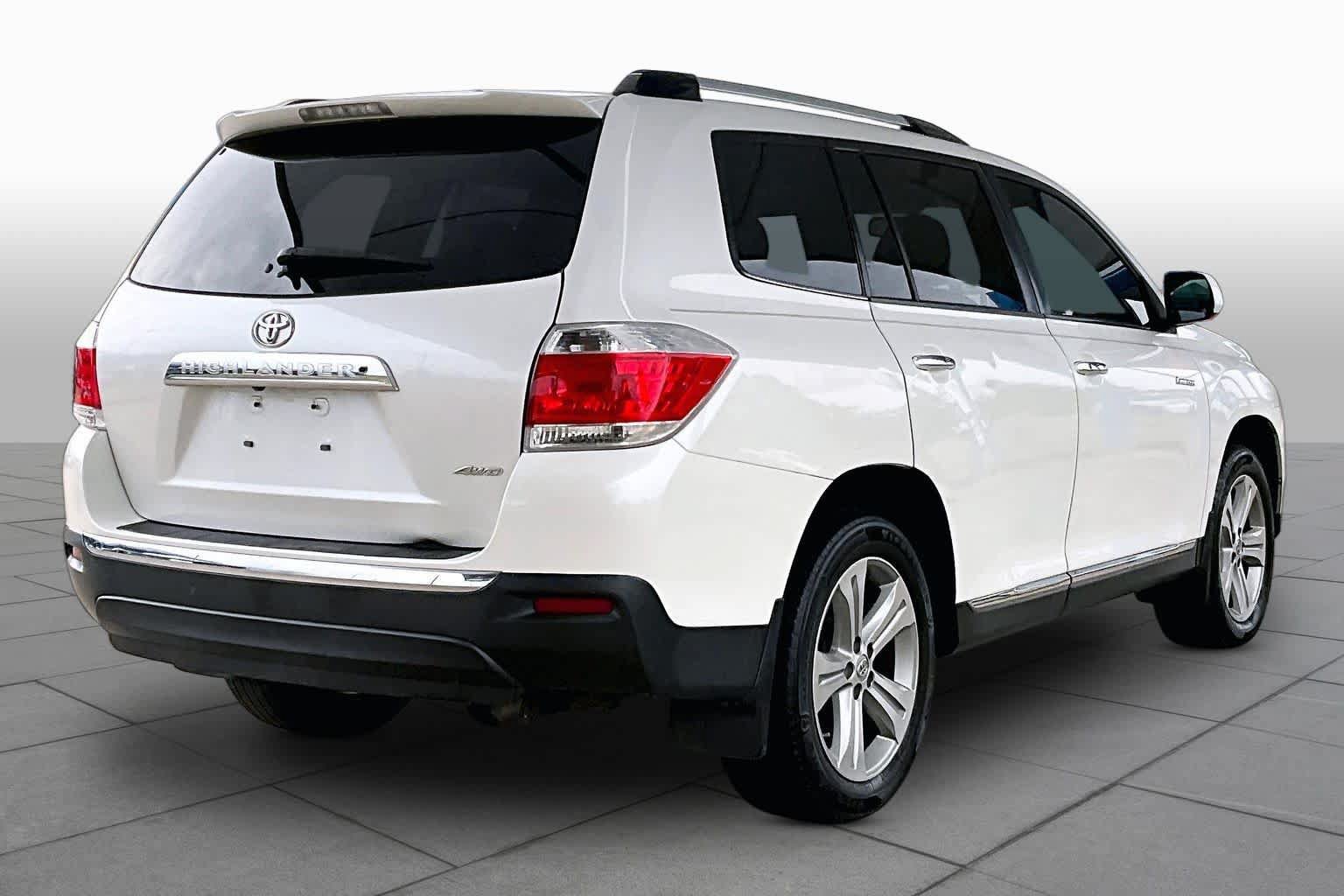 Used 2013 Toyota Highlander Limited AWD/4WD image 12