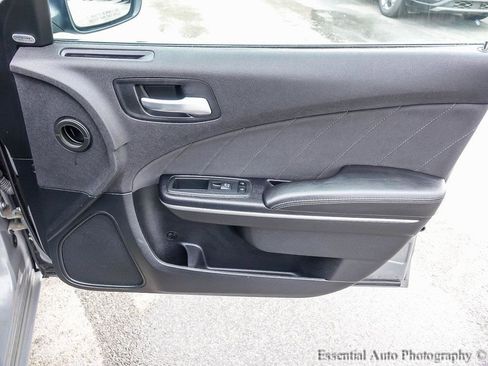 Used 2019 Dodge Charger SXT w/ Navigation & Travel Group image 24