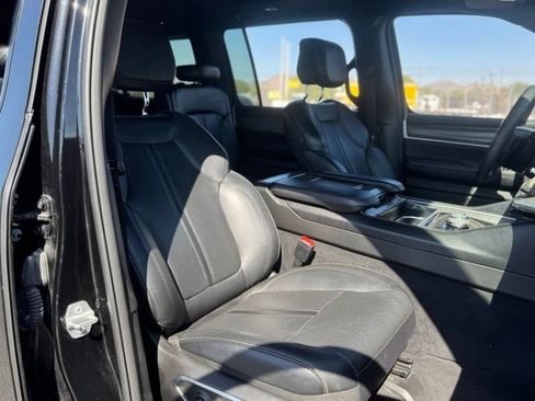 Used 2023 Jeep Wagoneer L Series II w/ Premium Group I AWD/4WD image 15