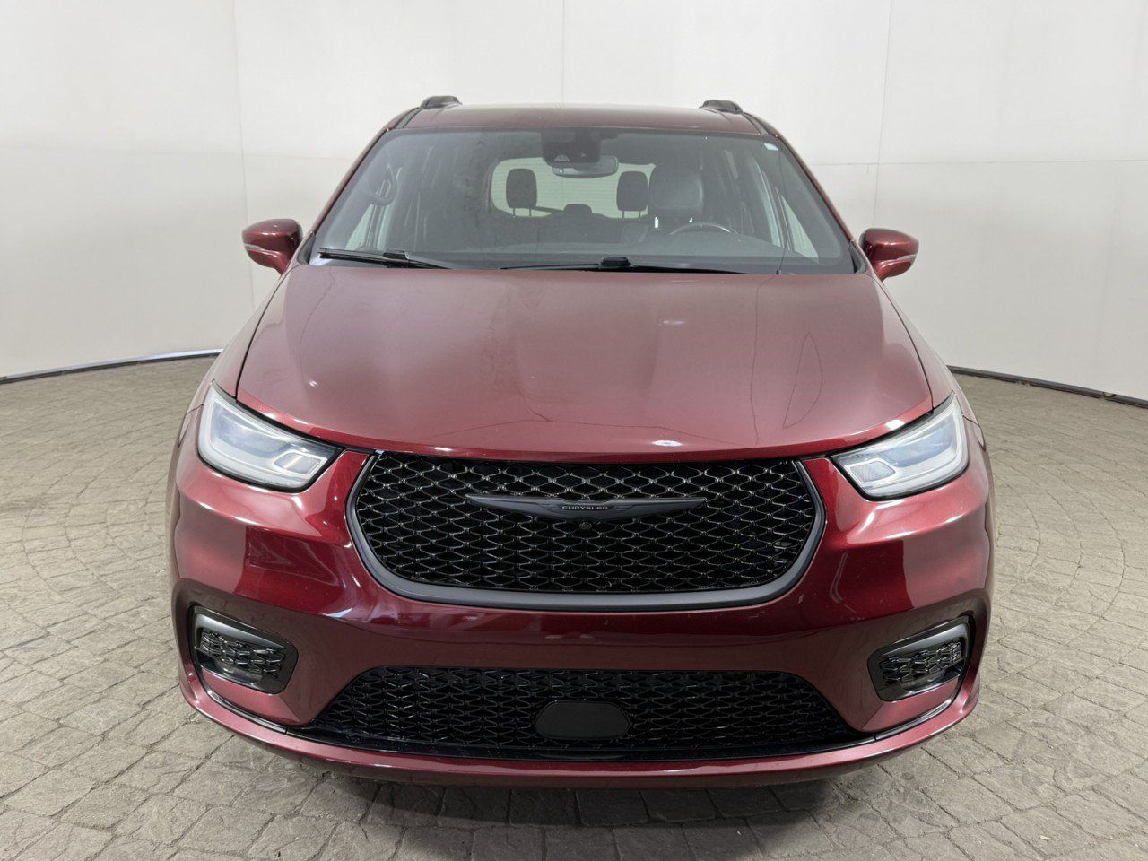 Used 2021 Chrysler Pacifica Touring-L w/ S Appearance Package FWD image 2