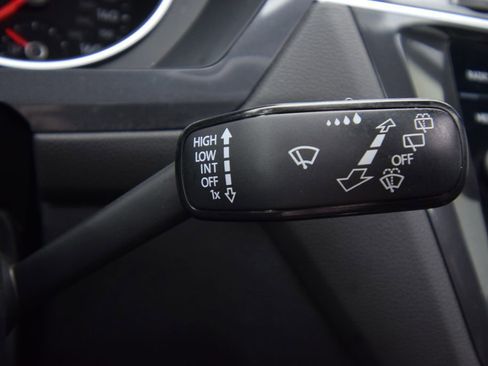 Used 2021 Volkswagen Tiguan SE R-Line image 39