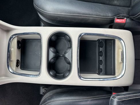 Used 2016 Dodge Grand Caravan SXT image 31