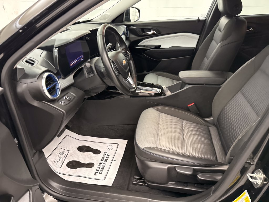 Used 2024 Chevrolet Trax LT w/ Driver Confidence Package FWD image 15