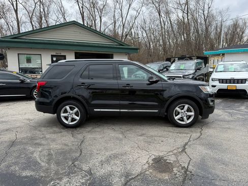 Used 2016 Ford Explorer XLT w/ Equipment Group 202A image 6