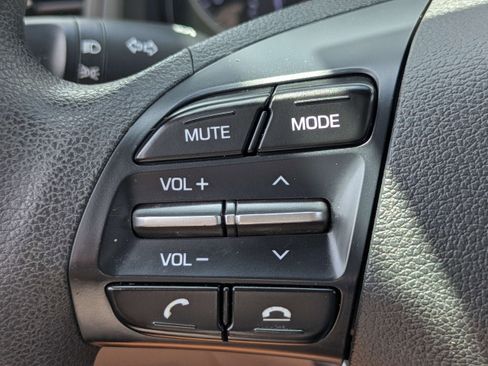 Used 2019 Hyundai Elantra SE FWD image 22