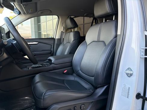 Used 2025 Honda Pilot EX-L image 10