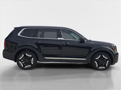 Used 2025 Kia Telluride S image 2
