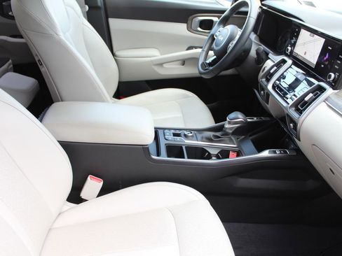 Used 2023 Kia Sorento X-Line EX image 3