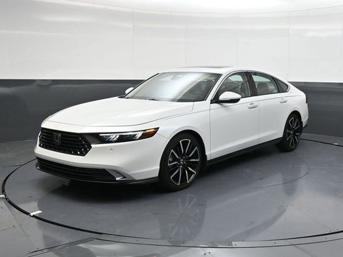 Used 2024 Honda Accord Touring image 7