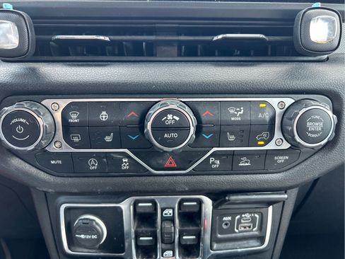 Used 2024 Jeep Gladiator Sport AWD/4WD image 30