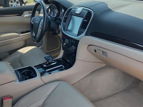 Used 2014 Chrysler 300 RWD image 26