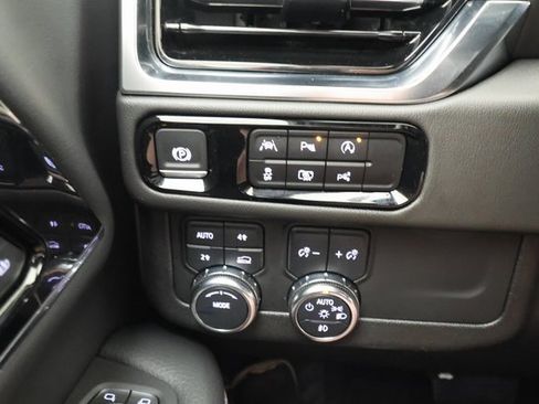 Certified 2025 GMC Yukon Denali image 21