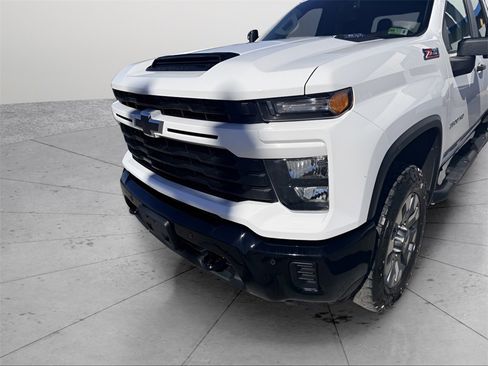 Used 2025 Chevrolet Silverado 2500 Custom w/ Custom Value Package image 13