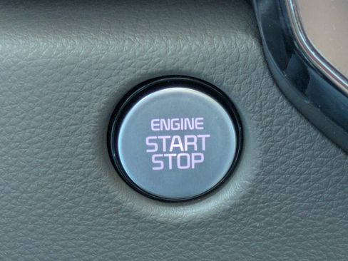 Certified 2025 Kia Carnival EX FWD image 36