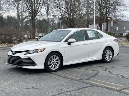 Used 2022 Toyota Camry LE image 2
