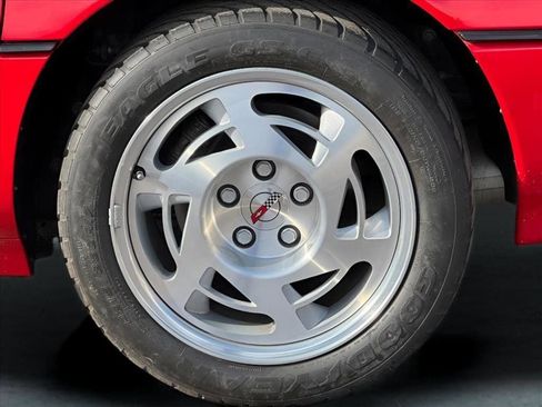 Used 1990 Chevrolet Corvette ZR-1 RWD image 13