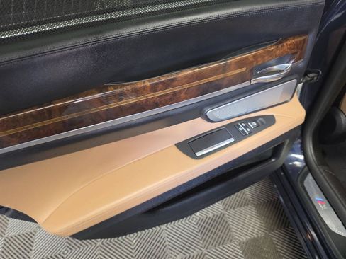 Used 2014 BMW 750i xDrive AWD/4WD image 33