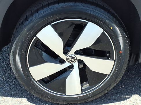 Certified 2025 Volkswagen Taos S AWD/4WD image 9