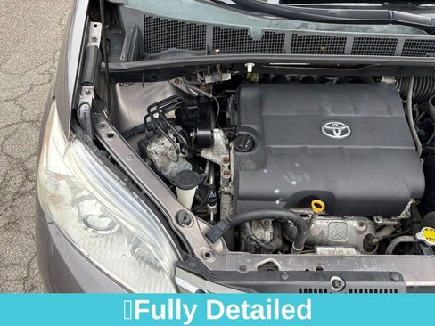 Used 2011 Toyota Sienna XLE image 26