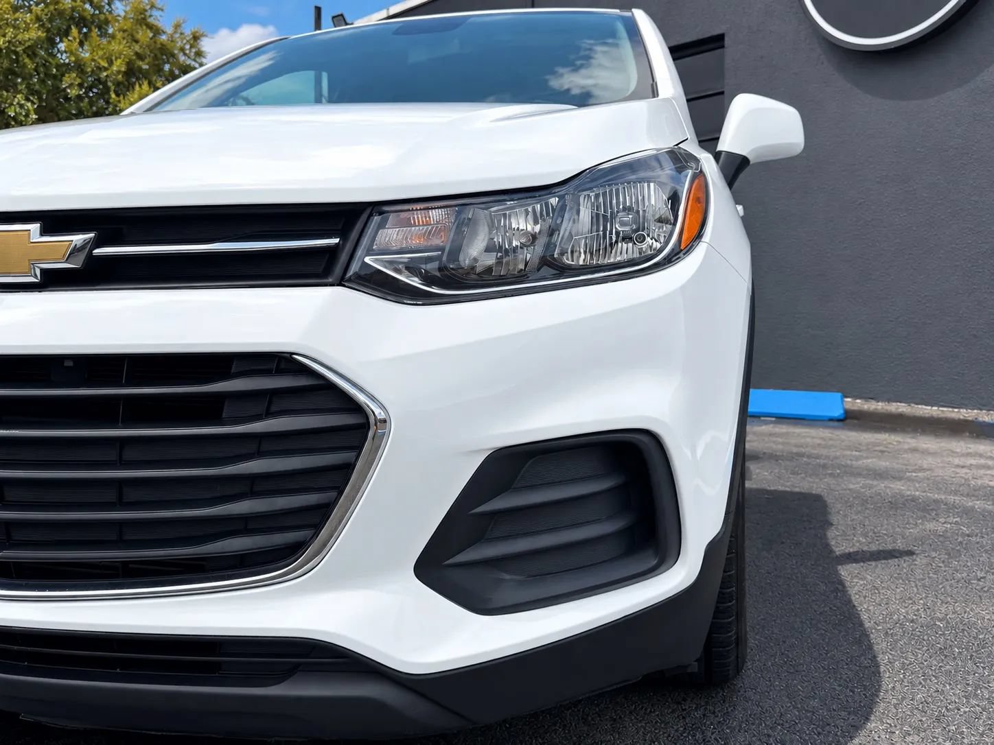 Used 2020 Chevrolet Trax LS w/ Tint and Cruise Package FWD image 3