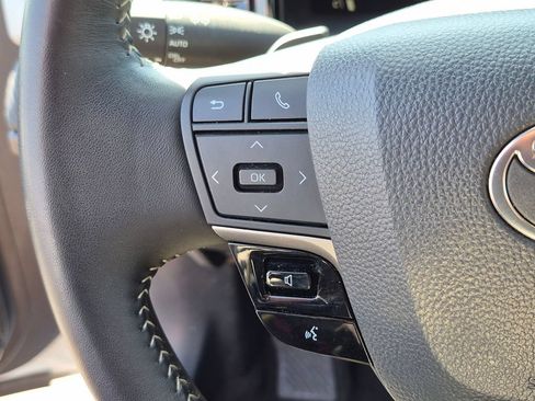 Used 2025 Toyota Camry SE FWD image 18