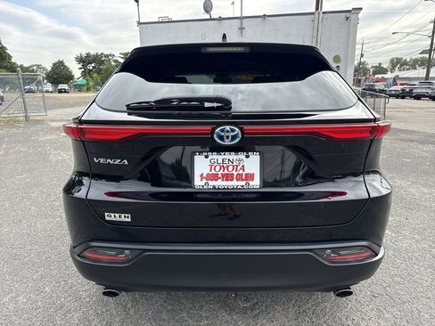 Used 2023 Toyota Venza LE image 20
