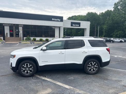 Used 2023 GMC Acadia SLE w/ Driver Convenience Package FWD image 5
