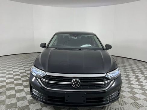 Used 2024 Volkswagen Jetta SE image 2
