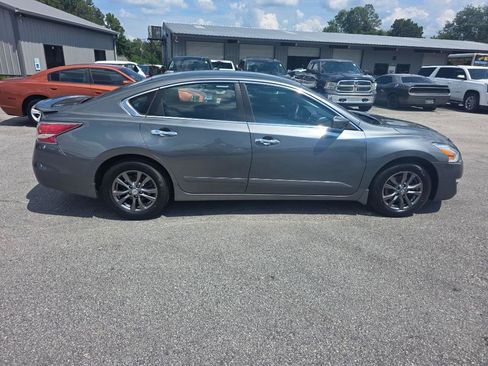 Used 2015 Nissan Altima 2.5 S w/ Special Edition Package FWD image 4